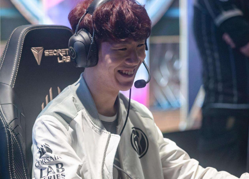 NAVI vs Astralis 和 BIG vs G2： BLAST Bounty 2025 第二轮的紧张对局： 资格赛