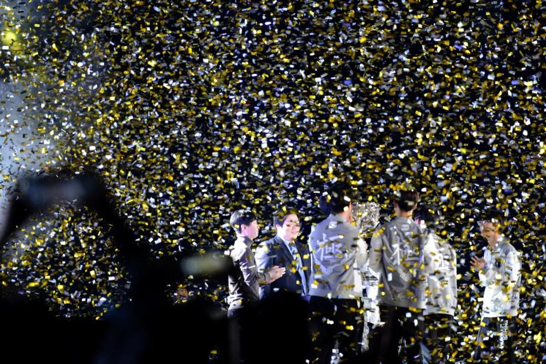 knight泽丽狂暴杀戮 Elk百步穿杨 BLG十六分钟领先一万拿赛点